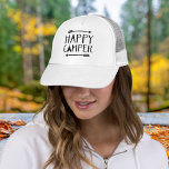 Happy Camper Truckerkappe<br><div class="desc">Erleben Sie den Geist des Abenteuers und die Freude am Leben im Freien mit unserem "Happy Camper" Kleid und Zubehör! Mit einer bezaubernden Grafik eines gemütlichen Zeltes inmitten kuscheliger bohischer Pfeile erfassen unsere Designs das Wesen der Wanderlust und Entdeckungen. Egal ob Sie ein erfahrener Abenteurer sind oder einfach nur die...</div>