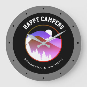 Happy Campers Family Names Gray Black Camping Große Wanduhr