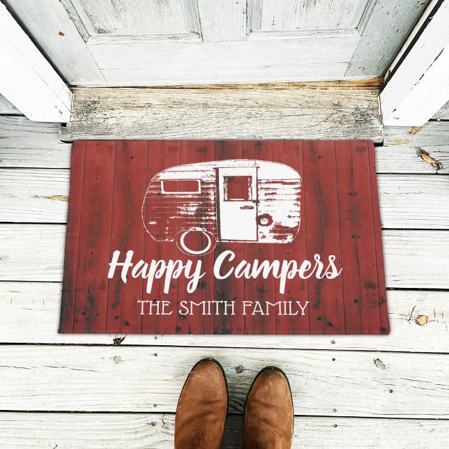 Happy Campers Red Barn Rustic Camping Familienname Fußmatte (Von Creator hochgeladen)