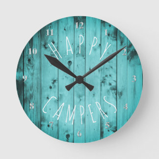 Happy Campers Türkise Wood Retirement RV Camping Runde Wanduhr