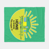 Happy Caravaner | Caravan Geschenke | Wohnwagen |  Fleecedecke (Vorderseite (Horizontal))