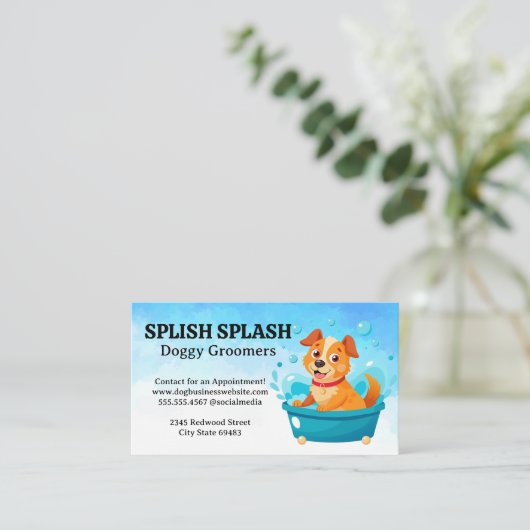 Happy Cartoon Dog in Bath Bubbles | Groomer Visitenkarte (Stehend Vorderseite)