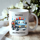 Happy Cartoon Feuerwehrauto bereit zum Rollen Kaffeetasse