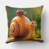 Happy Cartoon Snail Hosting Ladybug Kissen (Rückseite)