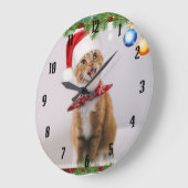Happy cat in red christmas hat große wanduhr (Winkel)