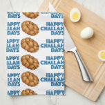 Happy Challah Days Chanukah Hanukkah Brot Loaf Küchentuch<br><div class="desc">Das Handtuch zeigt eine originelle Marker-Illustration eines Laib von herausforderndem Brot,  mit HAPPY CHALLAH DAYS in einem lustigen Schriftart. Gut für Hanukkah! Sehen Sie nicht,  wonach Sie suchen? Brauchen Sie Hilfe bei der Anpassung? Kontaktieren Sie Rebecca,  um etwas für Sie entworfen zu haben.</div>