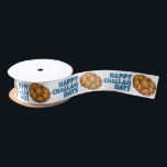 Happy Challah Days Hanukkah Chanukah Brot Holiday Satinband<br><div class="desc">Eine originelle Marker-Illustration eines Laib geflochtenen herausfordernden Brotes, mit HAPPY CHALLAH DAYS in einem lustigen Schriftart. Gut für Hanukkah Geschenke! Passende Geschenktaschen, Taschentücher, Geschenktafeln und Geschenkpackungen sind erhältlich. Diese Abbildung ist auch auf anderen Produkten verfügbar. Sehen Sie nicht, wonach Sie suchen? Brauchen Sie Hilfe bei der Anpassung? Kontaktieren Sie Rebecca,...</div>