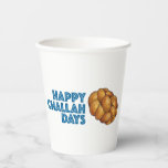 Happy Challah Days Holidays Hanukkah Chanukah Pappbecher<br><div class="desc">Das Design eines Papierbechers zeigt eine originelle Illustration eines Laib geflochtenen herausfordernden Brotes, mit HAPPY CHALLAH DAYS in einem lustigen Schriftart. Ideal um Hanukkah und die jüdischen Feiertage zu feiern. Dieses Design ist auch auf anderen Produkten erhältlich. In diesem Shop finden Sie auch viele weitere Illustrationen zum Thema Essen. Sehen...</div>