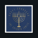 Happy Chanukah Blue Gold Menorah Holiday Serviette<br><div class="desc">Diese festlichen Papierservietten sind perfekt für Ihre Feier. Sie verfügen über eine goldfarbene Menorah auf einem marineblauen Hintergrund. Die Nachricht darüber lautet "Happy Chanukah". Unter der Menorah ist ein Platz für Ihren Familiennamen,  den Sie personalisieren oder entfernen können,  wenn Sie möchten. Entworfen von Künstler © Tim Coffey.</div>