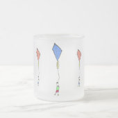 Happy Child Flying a Blue Kite Mattglastasse (Mittel)