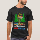 Happy Chrismukkah Funny Jewish Hanukkah Jew Family T-Shirt<br><div class="desc">Funny Hannukah Feiertag für Frauen,  Männer und Kinder. Suchen Sie die beste Hanukkah Grafik für männliche Erwachsene? Dann holen Sie sich diese jüdische lustige Hanukkah Holiday Grafik für Männer,  Frauen.</div>