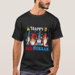 Happy Chrismukkah Gnomes Christmas Hanukkah T-Shirt<br><div class="desc">Funny Gnomes Hanukkah Design,  mit bezaubernden drei Garten Gnomie,  Weihnachtslicht,  mit der Menorah und dreidel auf einem festlichen jüdischen Feiertag Lichter Ornament Decor,  Great Hanukkah Chanukah Holiday Geschenk.</div>