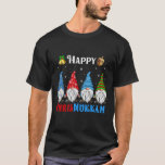 Happy Chrismukkah Gnomes Christmas Hanukkah T-Shirt<br><div class="desc">Funny Gnomes Hanukkah Design,  mit bezaubernden drei Garten Gnomie,  Weihnachtslicht,  mit der Menorah und dreidel auf einem festlichen jüdischen Feiertag Lichter Ornament Decor,  Great Hanukkah Chanukah Holiday Geschenk.</div>