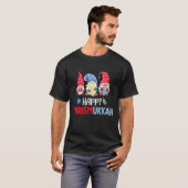 Happy Chrismukkah Gnomes Hanukkah Frohe Weihnachte T-Shirt (Vorne ganz)