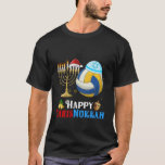 Happy Chrismukkah Volleyball Funny T-Shirt<br><div class="desc">Große Weihnachtsgeschenke Hanukkah an Shirts für die ganze Familie,  für jeden,  der Volleyball und Schneemänner mag.</div>