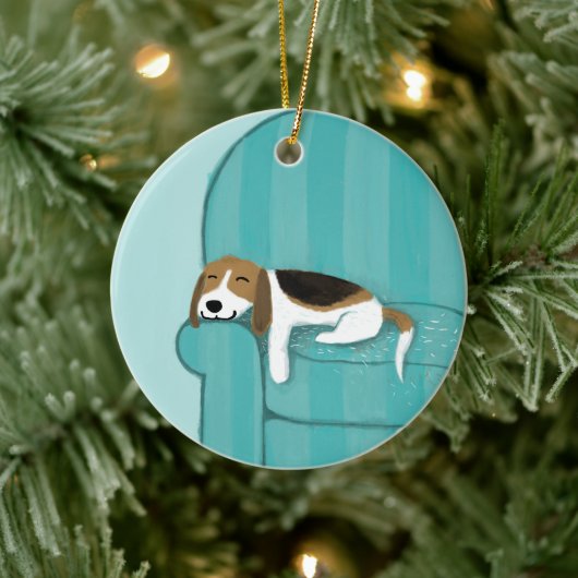 Happy Couch Dog | NIEDLICHER BEAGLE Keramik Ornament (Baum)
