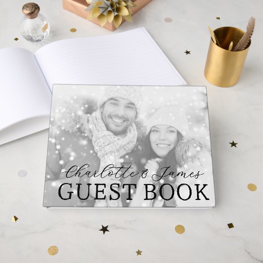 Happy Couple Black and White Foto Wedding Gästebuch (Vorderseite Offen)
