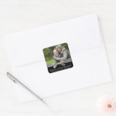 Happy Couple Foto mit Silver Glitzer Ribbon Quadratischer Aufkleber (Umschlag)