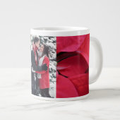 Happy Couple Jumbo Poinsettia Mug Jumbo-Tasse (Vorderseite Rechts)