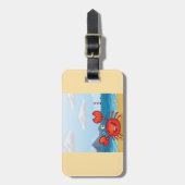 Happy Crab on Beach with Lighthouse Gepäckanhänger (Vorderseite vertikal)