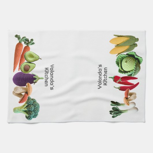 Happy Crochet Gemüsemushroom Collage Monogram Geschirrtuch (Horizontal)