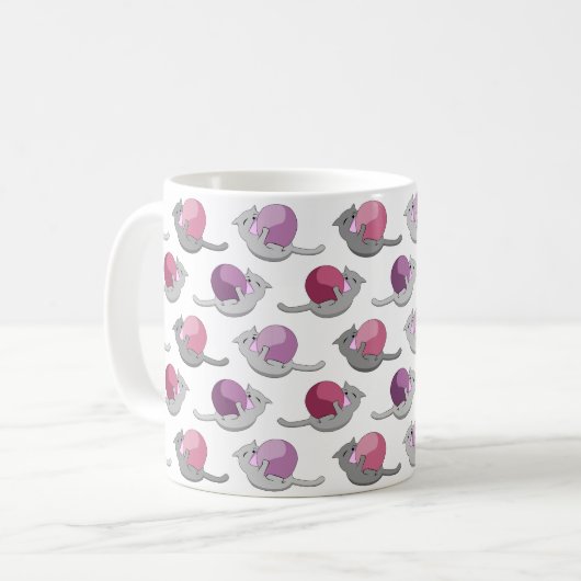 Happy Cute Cats Playing with Balls Pattern Kaffeetasse (Vorderseite Links)