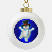 Happy Dancing Snowman on Blue Keramik Kugel-Ornament (Vorderseite)