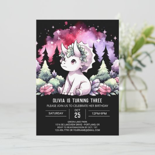 Happy Dino Triceratops Geburtstag Einladung (Stehend Vorderseite)