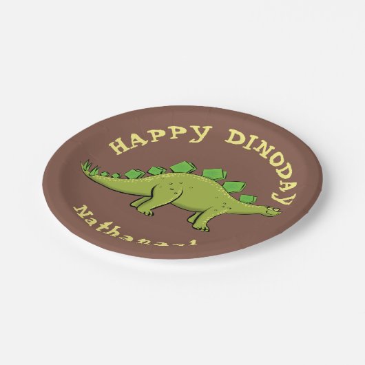 Happy Dinosaurier Stegosaurus Cartoon Pappteller (Schrägansicht)