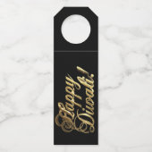 Happy Diwali Elegante Typografie Black Gold Flaschenanhänger (Vorderseite)