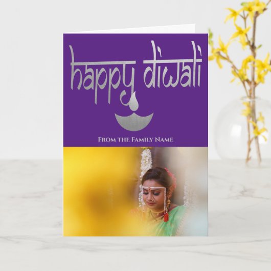 Happy Diwali Foto Personalisiert Lila und Silver Karte (Gelbe Blume)