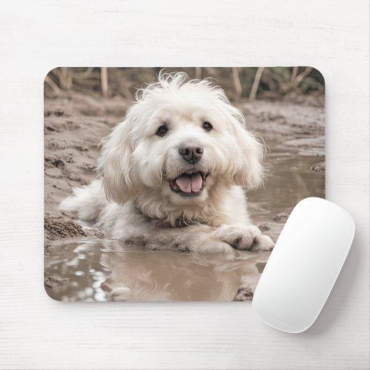 Happy Dog in Mud Puddle Mousepad (Mit Mouse)