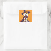 Happy Dog mit einem Hexenhut tragen Quadratischer Aufkleber (Tasche)