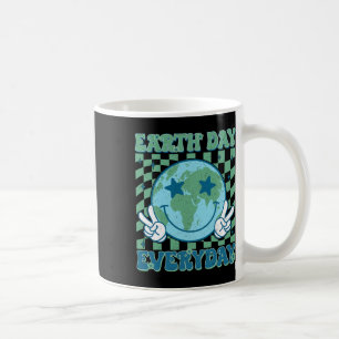 Happy Earth Day 2025 Retro Groovy Earth Day Everyd Kaffeetasse