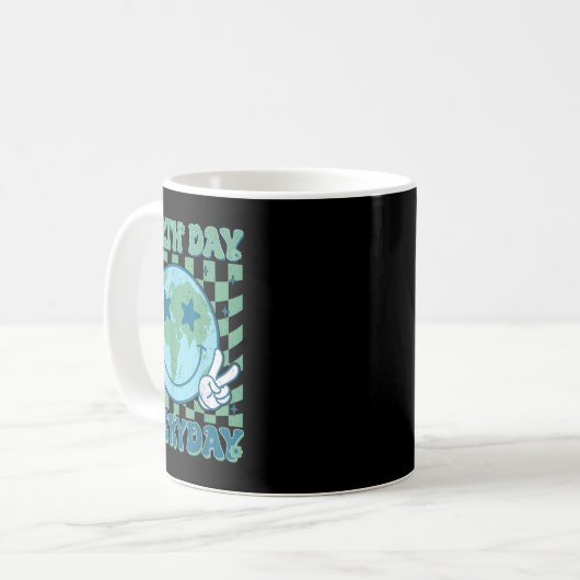Happy Earth Day 2025 Retro Groovy Earth Day Everyd Kaffeetasse (Vorderseite Links)