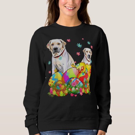 Happy Easter Day Labrador Retriever mit Easter Eg Sweatshirt (Vorderseite)