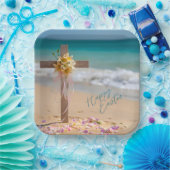Happy Easter Wooden Cross and Lilies on Beach Pappteller (Party)