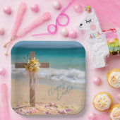 Happy Easter Wooden Cross and Lilies on Beach Pappteller (Party)