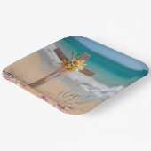 Happy Easter Wooden Cross and Lilies on Beach Pappteller (Gewinkelt)