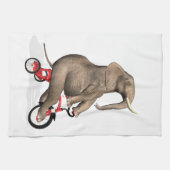 Happy Elephant auf Tricycle Handtuch (Horizontal)