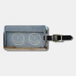 Happy Face Garage Doors on a Hill Gepäckanhänger