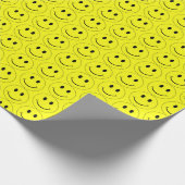 Happy Face Yellow Pattern Wrapping Paper Geschenkpapier (Ecke)