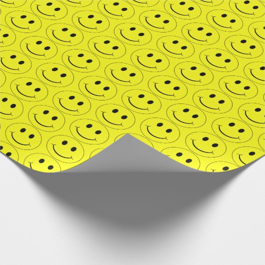Happy Face Yellow Pattern Wrapping Paper Geschenkpapier (Ecke)