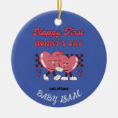 Happy First Mommy's Day mit Herz und Baby Name Keramik Ornament (Vorne)