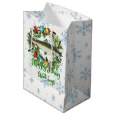 Happy Fishing Holidays Funny Fish Wreath Mittlere Geschenktüte (Vorderseite Schrägansicht)