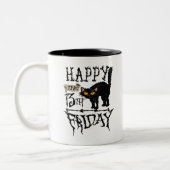 Happy Friday 13th Black Cat Scary Halloween Shirt. Zweifarbige Tasse (Links)