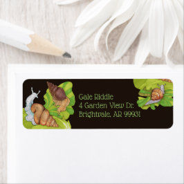 Happy Garden Snails auf Blättern