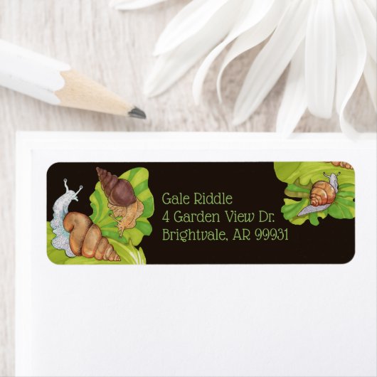 Happy Garden Snails auf Blättern (Insitu)