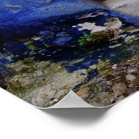 Happy Girl between Blue Pillars Poster (Ecke)