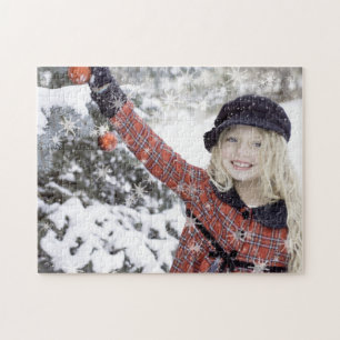 Happy Girl dekoriert Weihnachtsbaum Puzzle